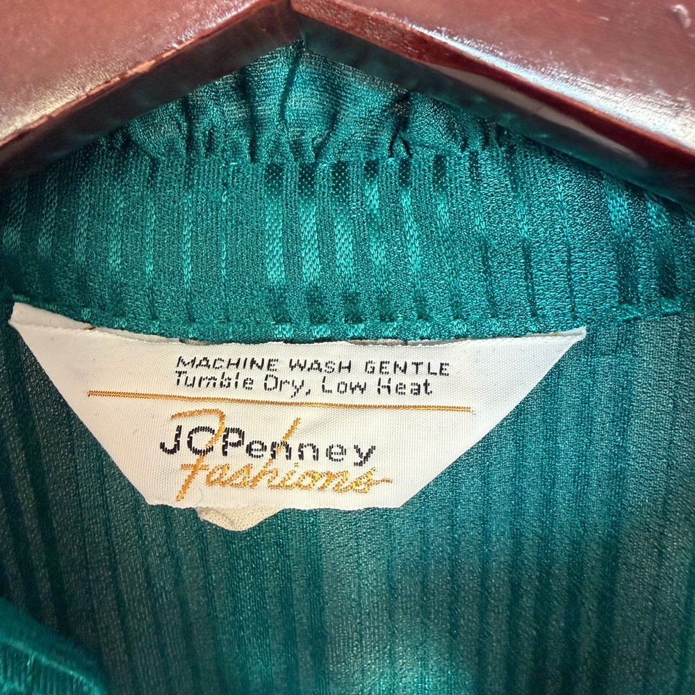 1970s Vintage JC Penny Fashions S Ruffle
Keyhole Neck Knee Length Dress - Picture 6 of 12